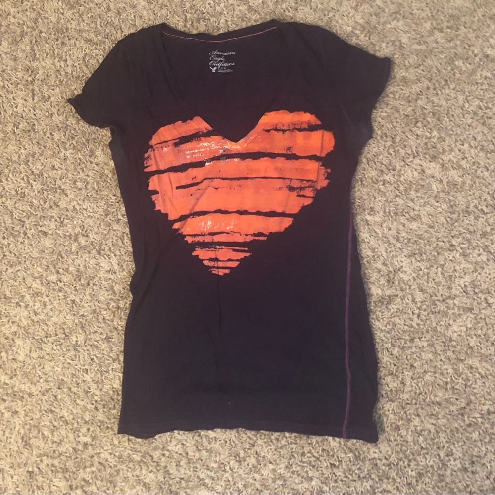 Women’s American Eagle Outfitters V-neck shirt